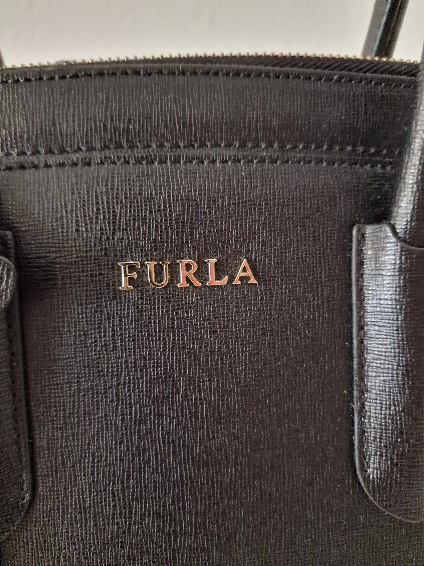 FURLA GENUINE LEATHER HANDBAG ( MADE IN ITALY 100% ORIGINAL)