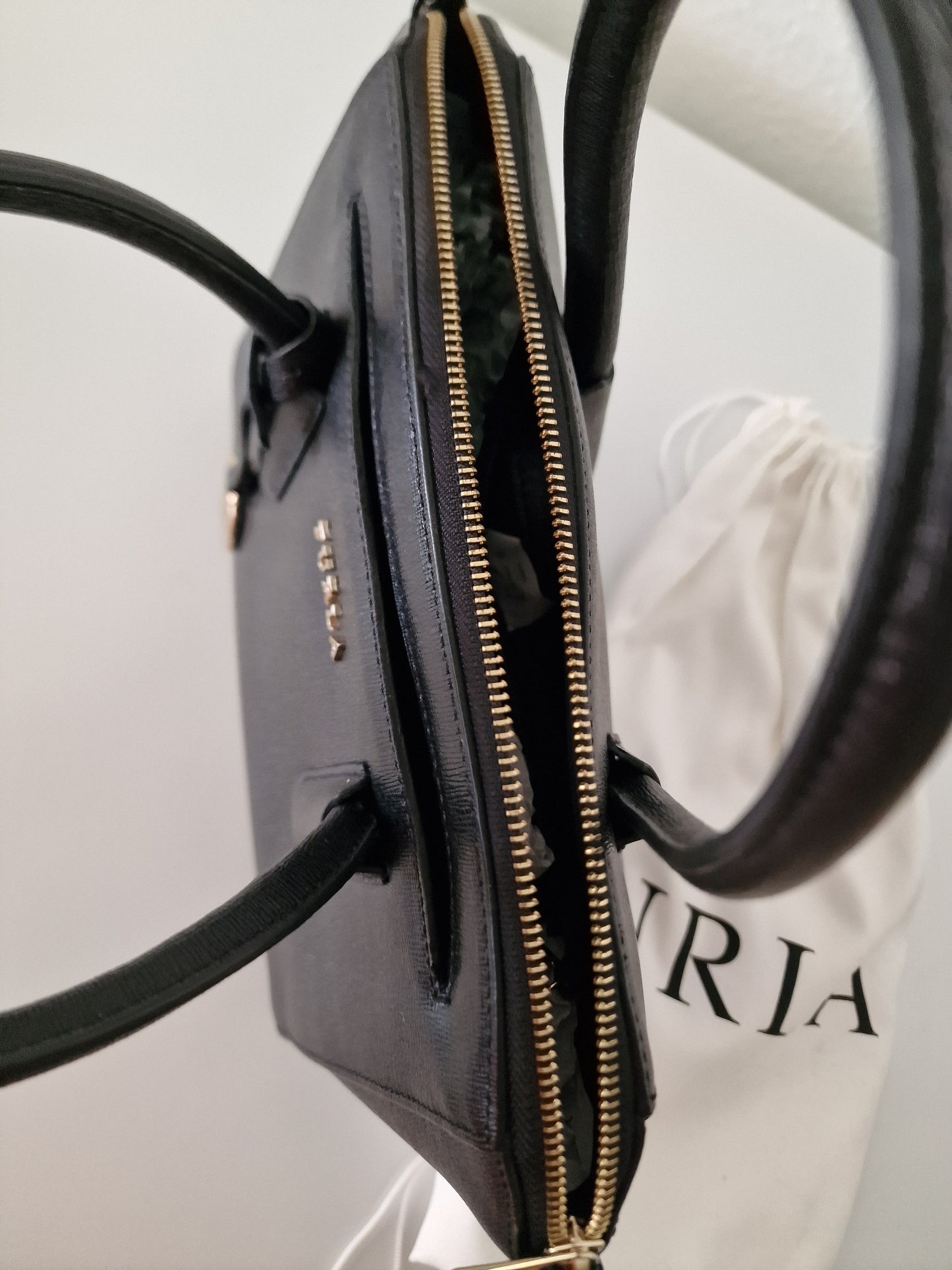 FURLA GENUINE LEATHER HANDBAG ( MADE IN ITALY 100% ORIGINAL)