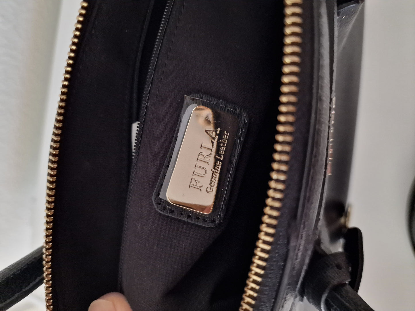 FURLA GENUINE LEATHER HANDBAG ( MADE IN ITALY 100% ORIGINAL)