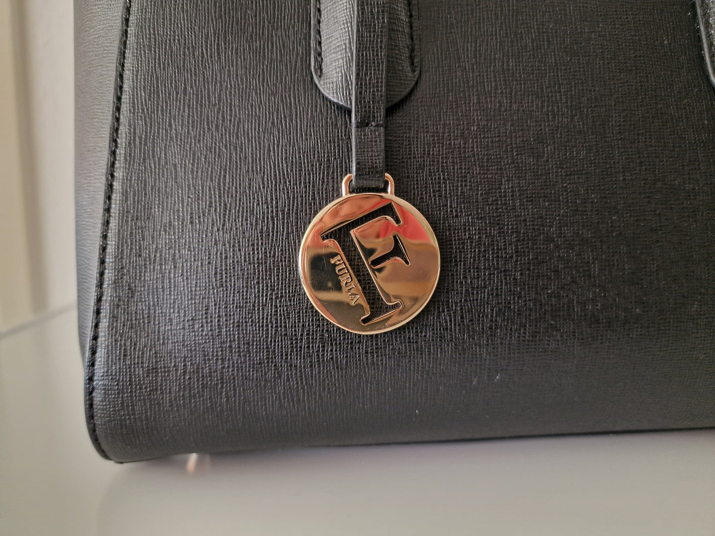 FURLA GENUINE LEATHER HANDBAG ( MADE IN ITALY 100% ORIGINAL)