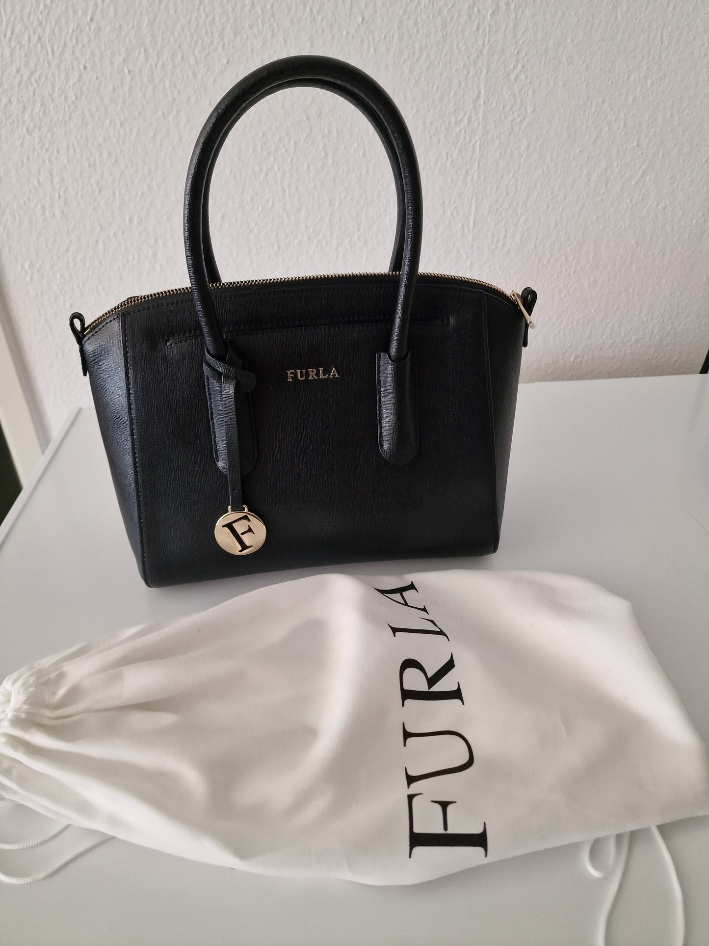 FURLA GENUINE LEATHER HANDBAG ( MADE IN ITALY 100% ORIGINAL)