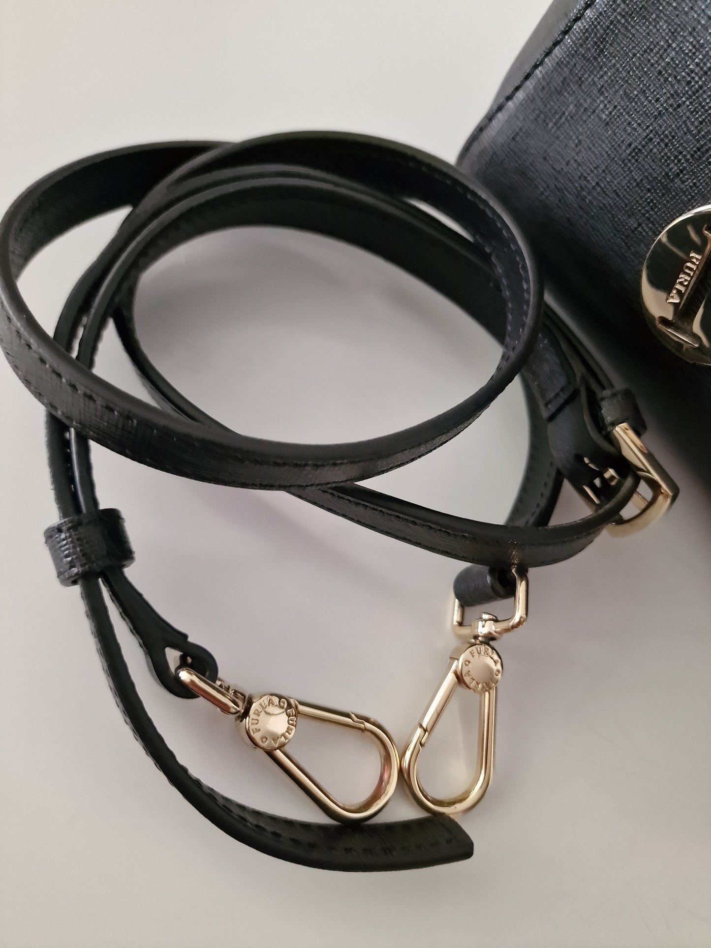 FURLA GENUINE LEATHER HANDBAG ( MADE IN ITALY 100% ORIGINAL)