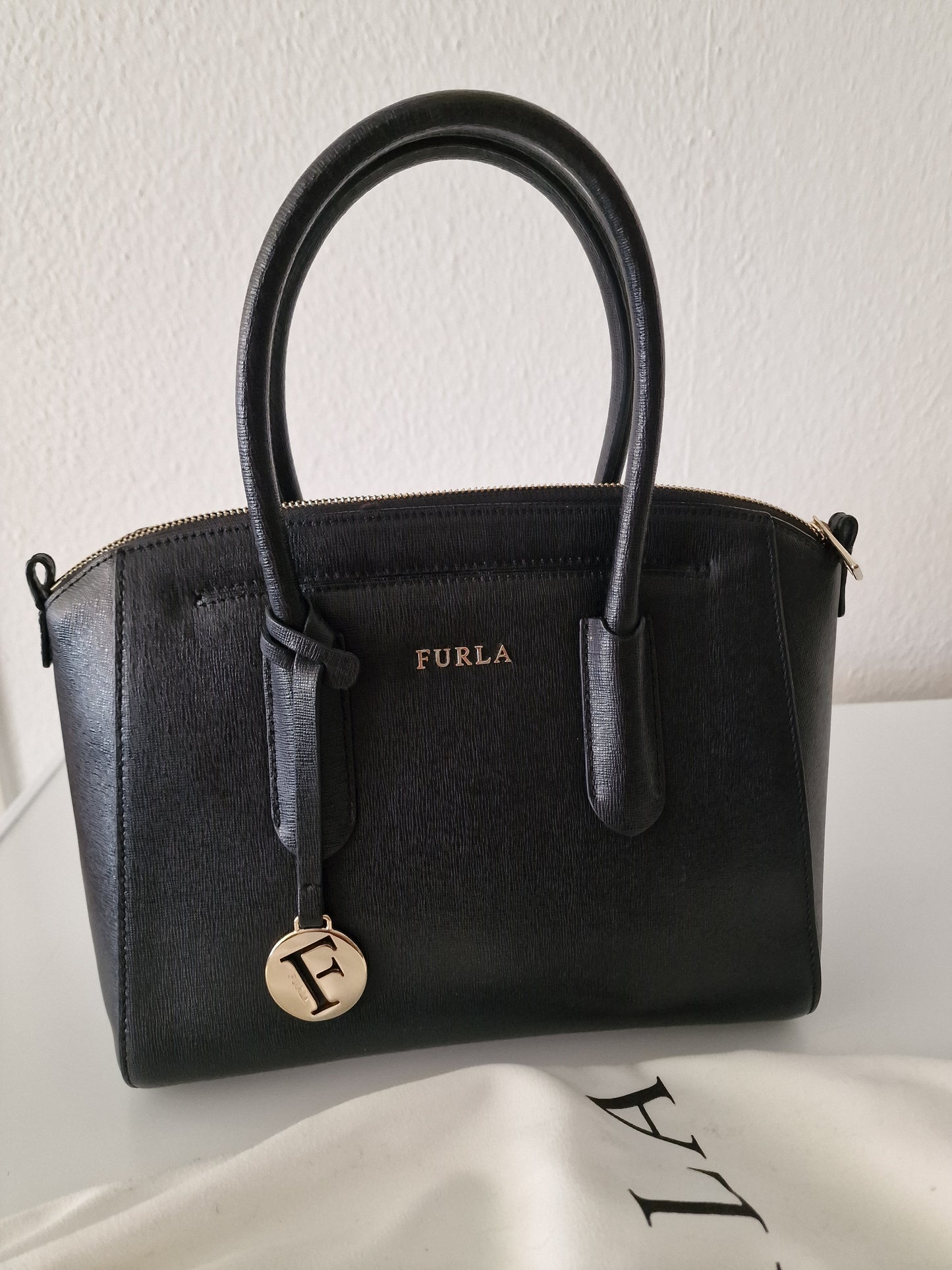 FURLA GENUINE LEATHER HANDBAG ( MADE IN ITALY 100% ORIGINAL)